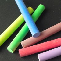 Kreda szkolna niepyląca kolorowa -  opakowanie 100 pałeczek mix TO-80201 Toma